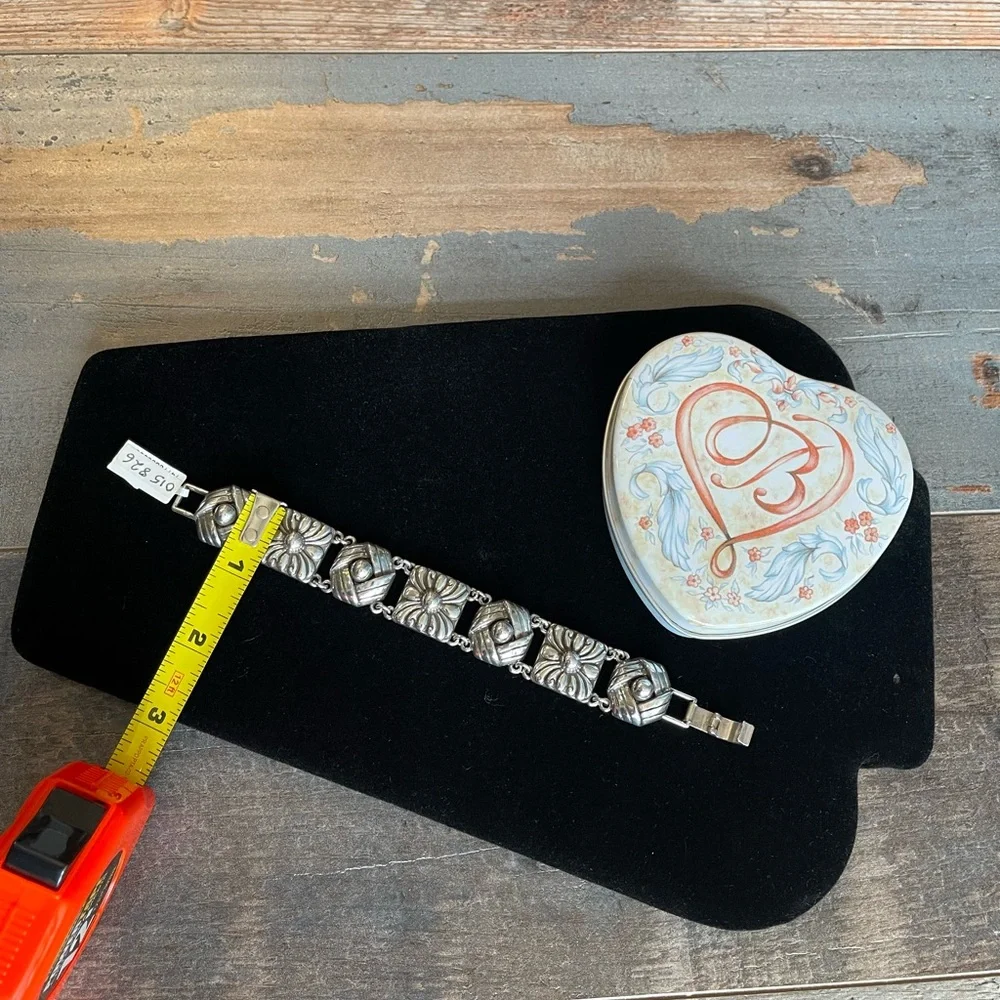 Vintage Brighton Chunky Bracelet in Heart Tin - Picture 4 of 5